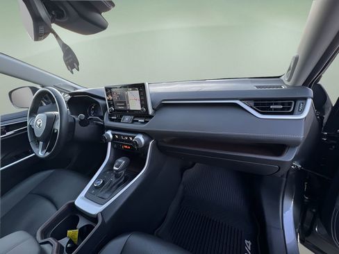 Used 2020 Toyota RAV4 Limited image 29