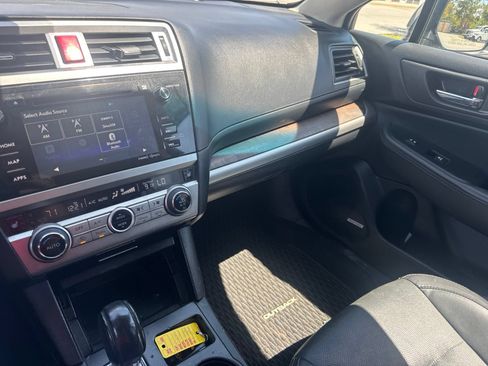 Used 2017 Subaru Outback 2.5i Limited AWD/4WD image 17