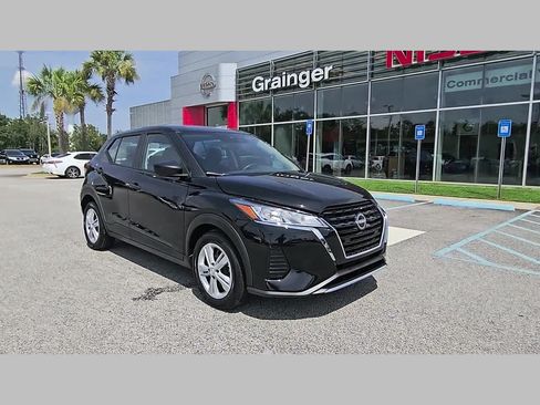 Used 2025 Nissan Kicks Play S FWD image 18