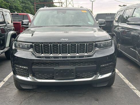 Used 2023 Jeep Grand Cherokee L Limited AWD/4WD image 2