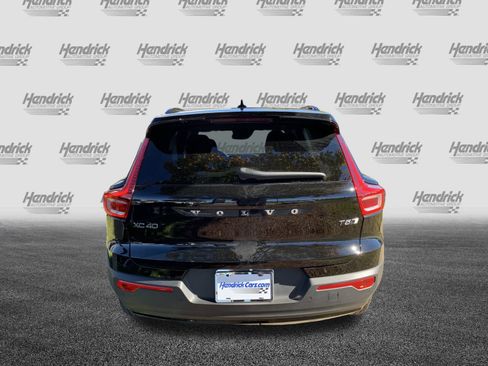 Used 2022 Volvo XC40 T5 R-Design w/ Advanced Package image 9