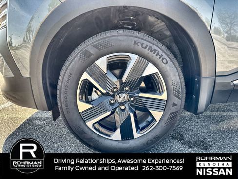 Used 2025 Nissan Kicks SV AWD/4WD image 9