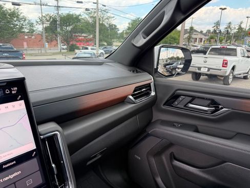 Used 2025 GMC Yukon Denali w/ Denali Reserve Package AWD/4WD image 22