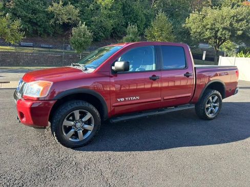 Used 2015 Nissan Titan SV w/ SV Value Truck Package AWD/4WD image 4