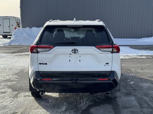 New 2025 Toyota RAV4 SE image 4