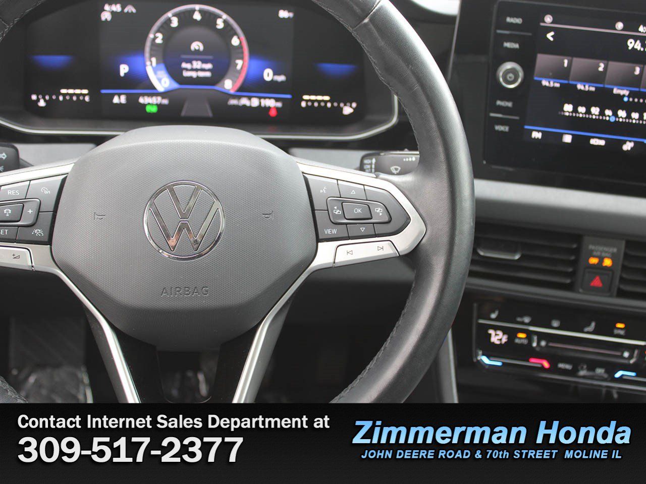 Used 2025 Volkswagen Jetta SE FWD image 12