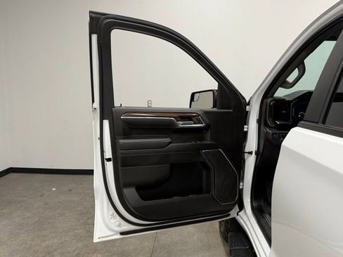 Used 2024 Chevrolet Silverado 1500 LT Trail Boss w/ Protection Package image 14