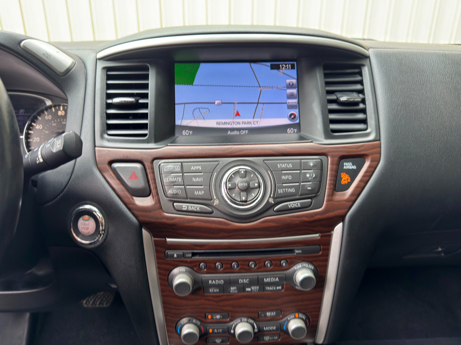 Used 2017 Nissan Pathfinder Platinum AWD/4WD image 25