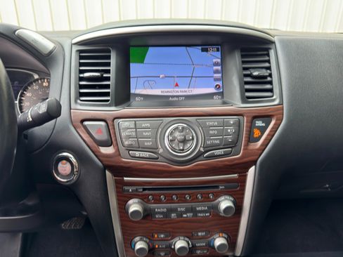Used 2017 Nissan Pathfinder Platinum AWD/4WD image 25