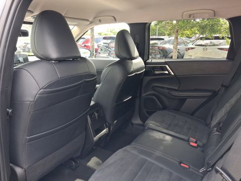 Used 2024 Mitsubishi Outlander SE FWD image 7