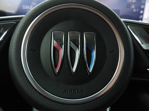 Used 2025 Buick Envision Avenir AWD/4WD image 29