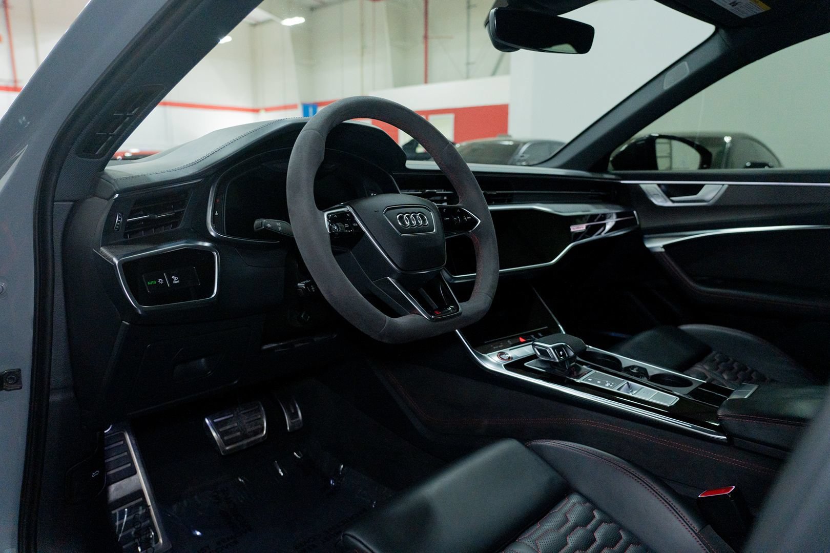 Used 2022 Audi RS 6 w/ Carbon Optic Package AWD/4WD image 18