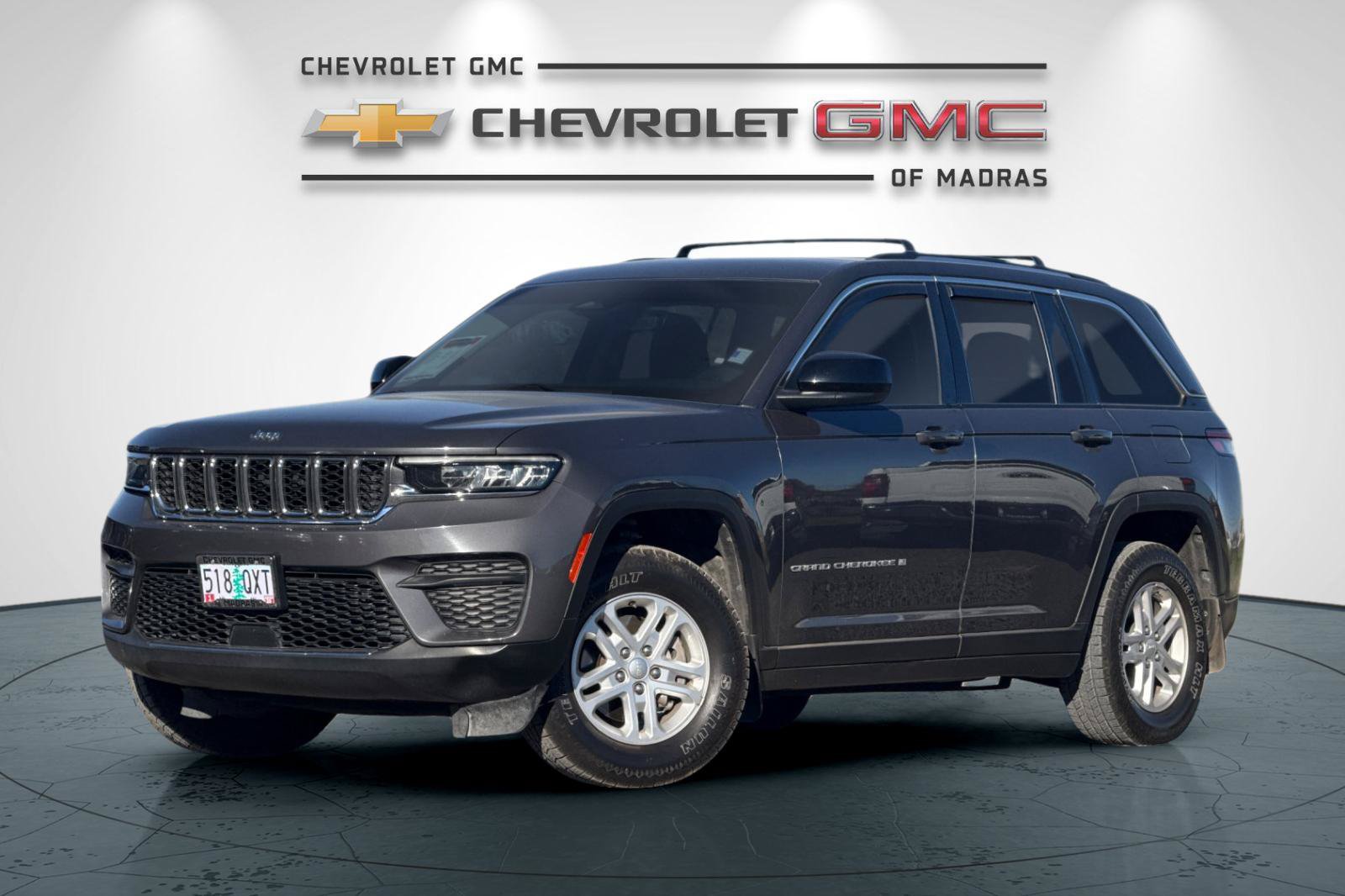 Used 2023 Jeep Grand Cherokee Laredo AWD/4WD image 7