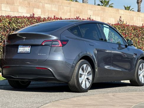 Used 2023 Tesla Model Y Long Range image 4