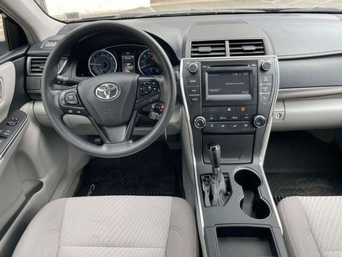 Used 2017 Toyota Camry LE FWD image 14