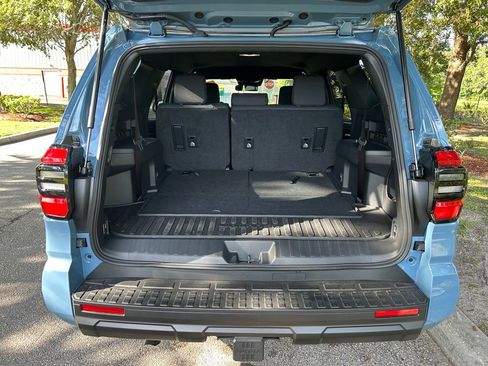Used 2025 Toyota 4Runner SR5 AWD/4WD image 11