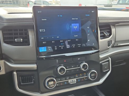 Used 2022 Ford Expedition XLT image 25