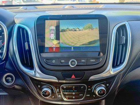 Used 2018 Chevrolet Equinox Premier FWD image 11