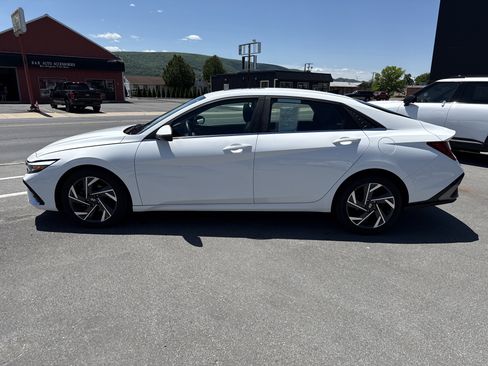Used 2024 Hyundai Elantra Limited FWD image 7