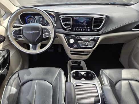 Used 2020 Chrysler Pacifica Limited FWD image 20