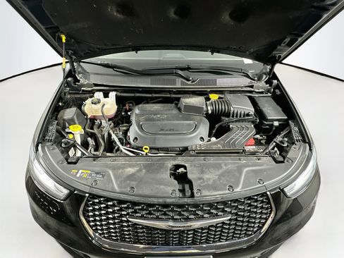 Used 2024 Chrysler Pacifica Touring-L FWD image 34