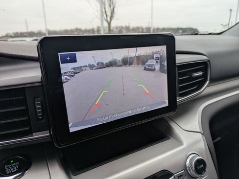 Used 2021 Ford Explorer XLT w/ Equipment Group 202A image 24