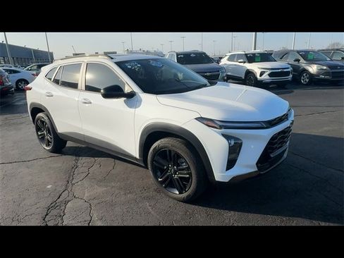 Certified 2024 Chevrolet Trax ACTIV w/ Sunroof Package image 2