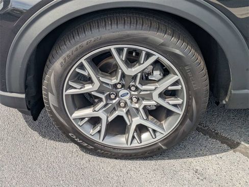 Used 2025 Ford Explorer Platinum w/ Ultimate Package image 12