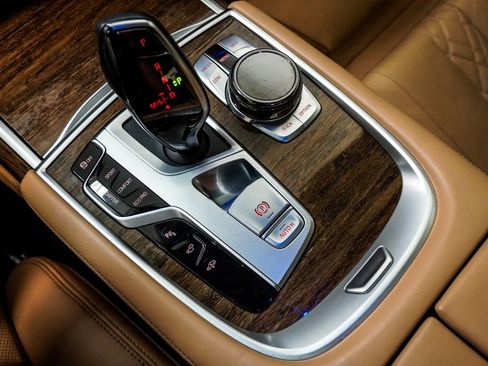 Used 2019 BMW 750i w/ Luxury Rear Seating Package image 31