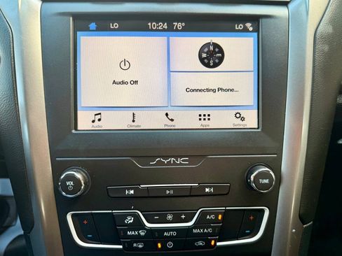 Used 2019 Ford Fusion SE FWD image 11