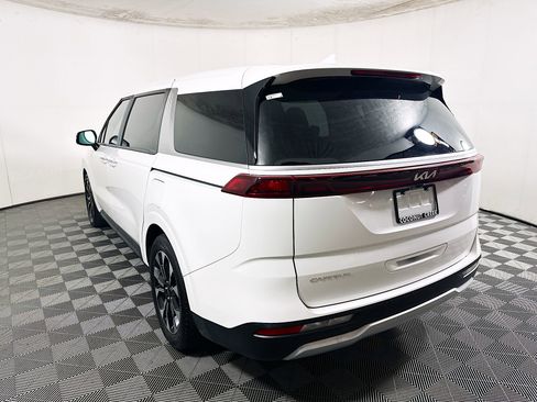 Used 2024 Kia Carnival EX FWD image 5