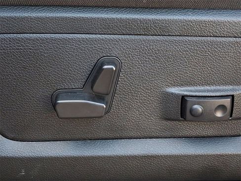 Used 2024 RAM 2500 Big Horn w/ Bed Utility Group image 26