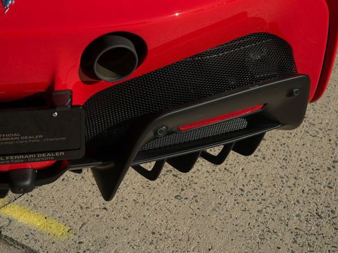 Used 2024 Ferrari SF90 Spider image 27