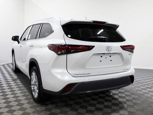 New 2026 Toyota Highlander Limited image 11