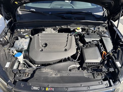 Used 2024 Volvo XC40 B5 Plus w/ Protection Package Premier image 6