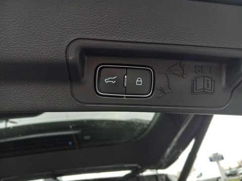 Used 2025 Ford Explorer ST-Line w/ ST-Line Street Pack image 12