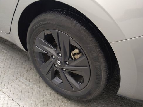 Used 2023 Hyundai Elantra SEL image 31