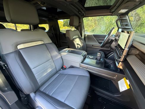 Used 2025 GMC Hummer EV 2X w/ Extreme Off-Road Package image 18