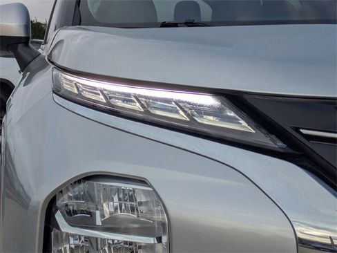 Used 2024 Mitsubishi Outlander SE image 10