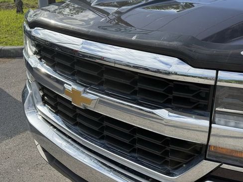 Used 2018 Chevrolet Silverado 1500 LT w/ All Star Edition image 6