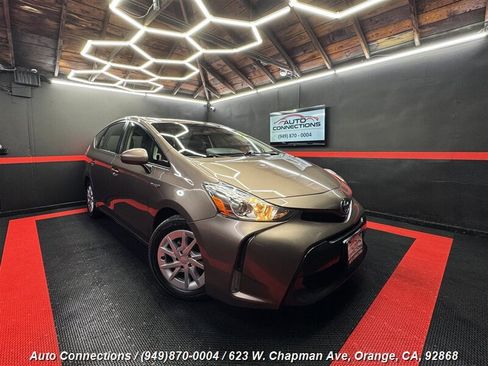 Used 2016 Toyota Prius V Three image 1