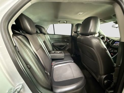 Used 2021 Chevrolet Trax LT image 25