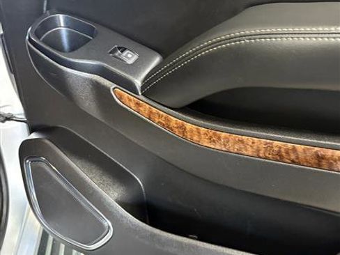 Used 2018 Chevrolet Suburban Premier image 15