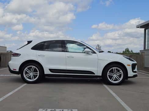 Certified 2025 Porsche Macan image 9