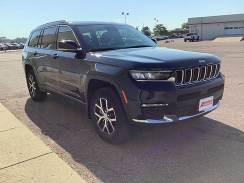 Used 2024 Jeep Grand Cherokee L Limited w/ Trailer Tow Package AWD/4WD image 4
