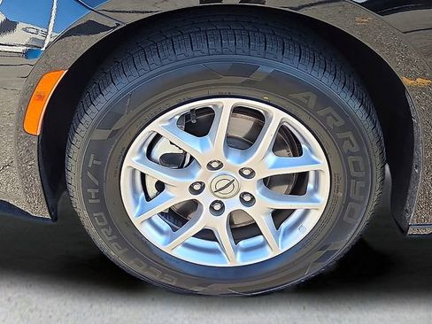 Used 2024 Chrysler Pacifica Touring-L image 9