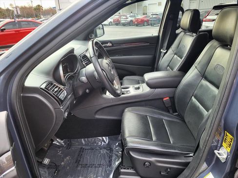 Used 2019 Jeep Grand Cherokee Overland image 12