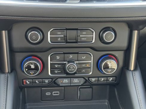 Used 2024 Chevrolet Suburban High Country image 31