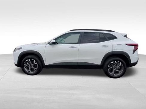 Used 2024 Chevrolet Trax LT w/ Driver Confidence Package image 5