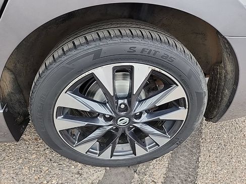 Used 2019 Nissan Sentra SR w/ Premium Package (SR) FWD image 35
